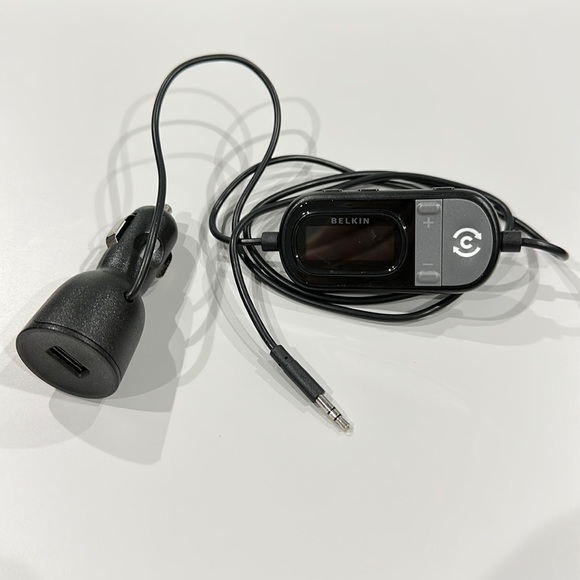 Belkin TuneCast Auto FM Radio Audio Transmitter with USB Charging Port - Black - Picture 2 of 8
